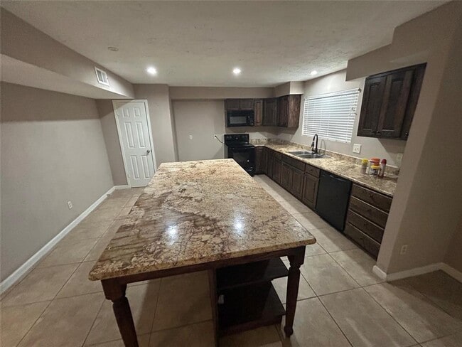 Building Photo - 13507 White Cliff Dr