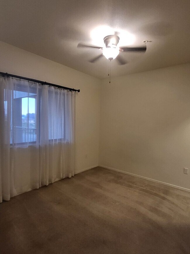 Building Photo - Unfurnished Resort Like Condo available No...