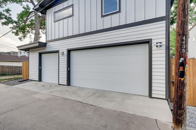 Building Photo - Modern 2 Bed/1 Bath in the Heart of Tennyson! AVAILABLE 5/1!