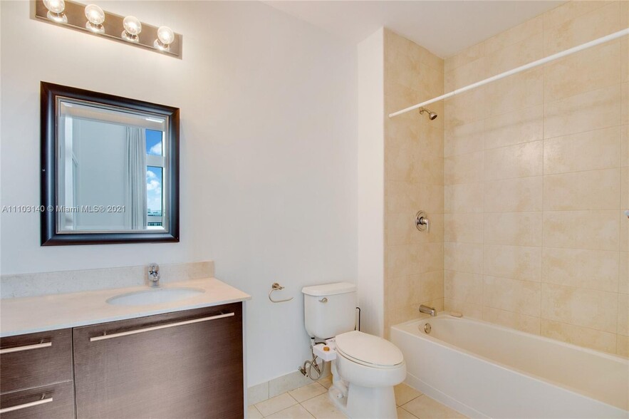 Bathroom - 1900 N Bayshore Dr