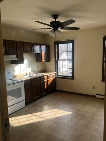 Building Photo - 39 Meadow St