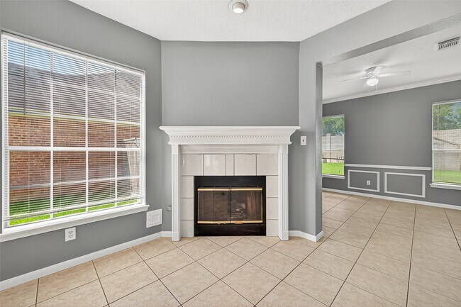 Building Photo - 4806 Sunshine Dr