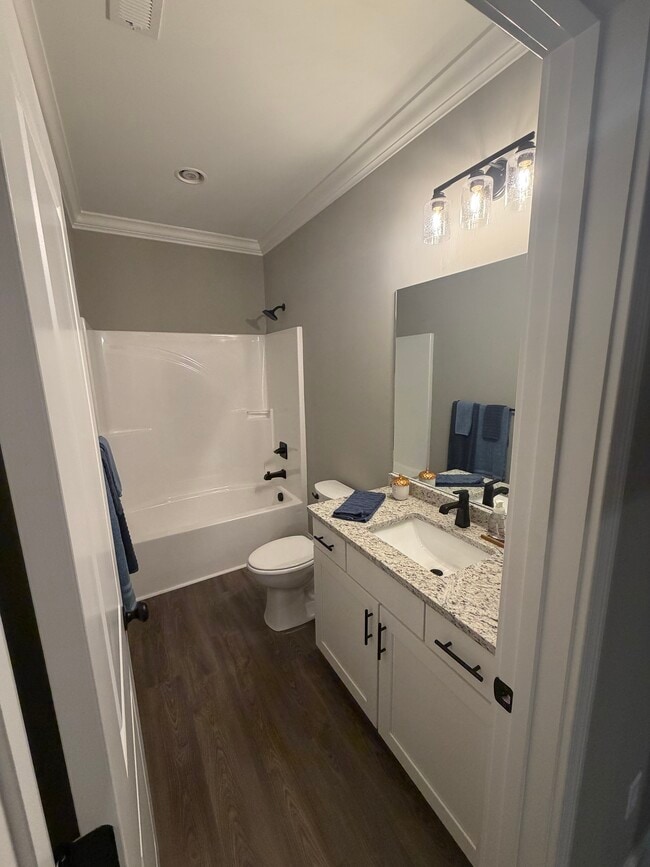 Building Photo - 955 Oakwood Estates Dr