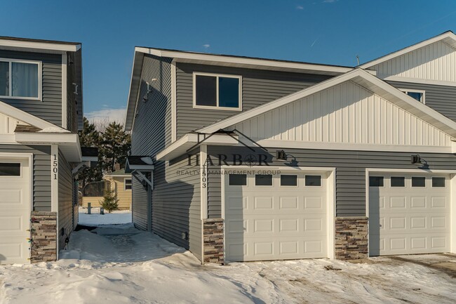 Building Photo - Contemporary 2 Bedroom Townhome - Kasson MN