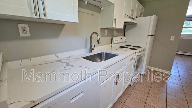 Building Photo - 27 Emerald Dr
