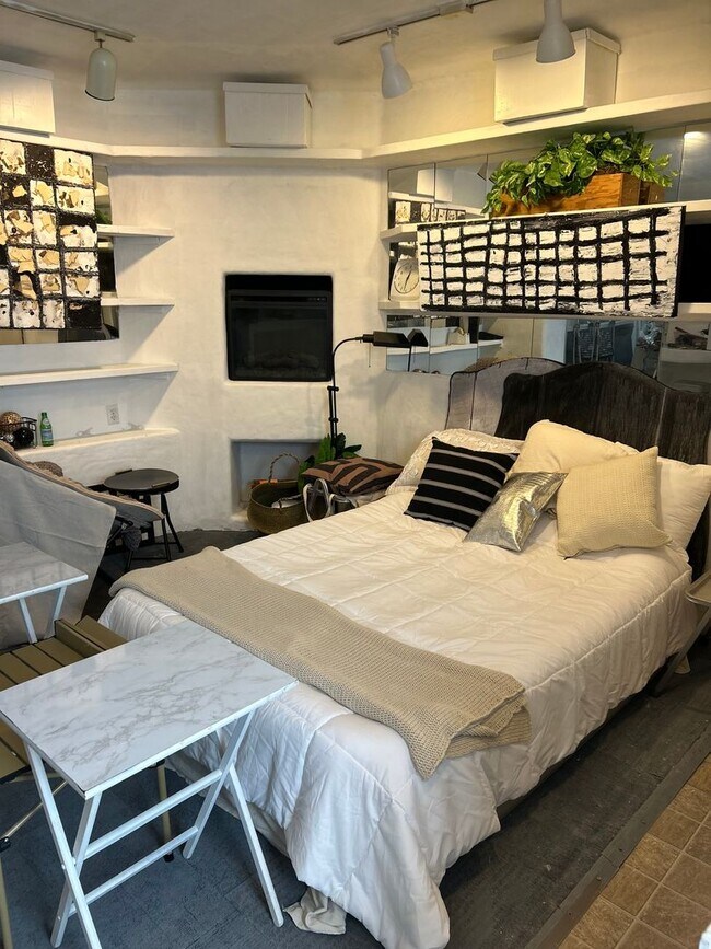 Building Photo - Charming Studio in Noe Valley