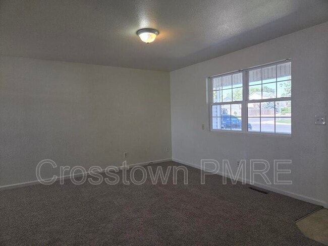 Building Photo - 2322 Quay St