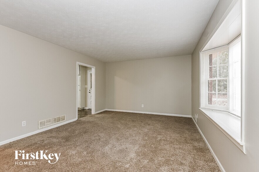 Building Photo - 2661 Oxbow Way SW