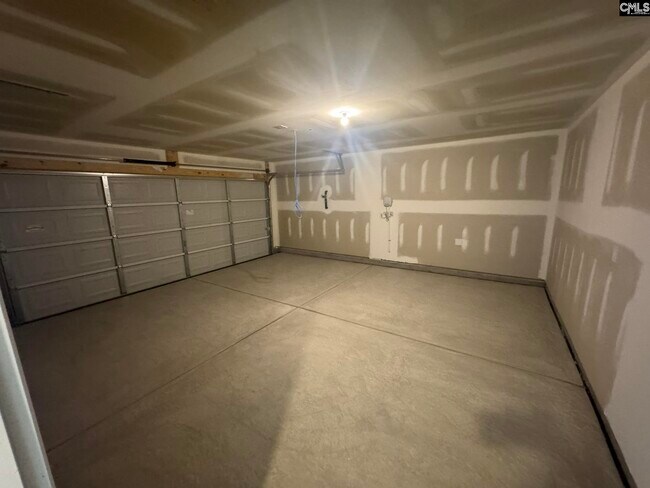 Building Photo - 3027 Hallsdale Dr