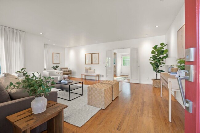 Primary Photo - 701 Canada St