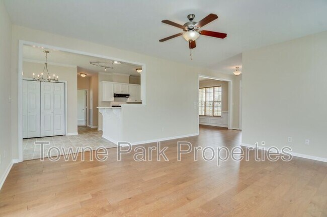 Building Photo - 1111 Hunters Cove