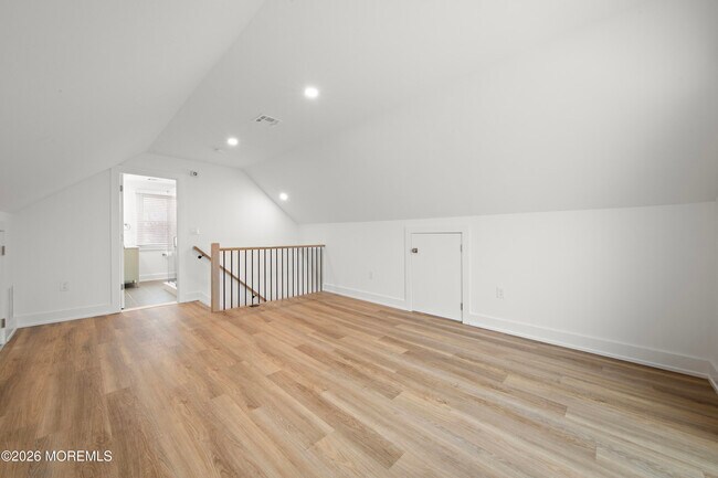 Building Photo - 427 Hoyt St