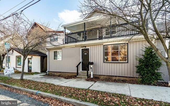 Building Photo - 222 3rd Ave
