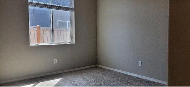 Building Photo - 544 SE Casting St