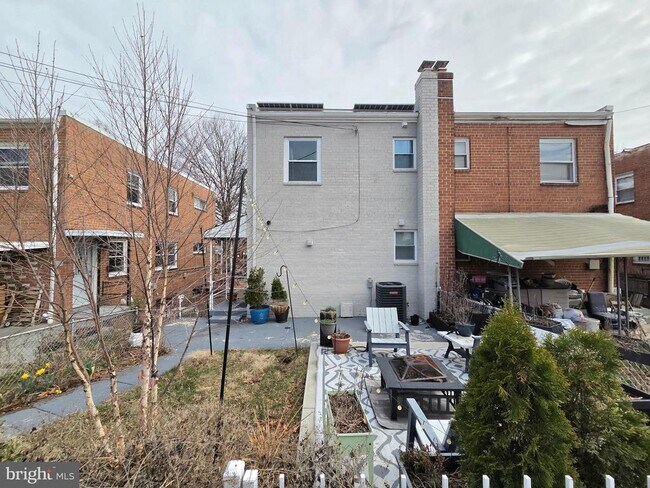 Building Photo - 5206 12th St NE