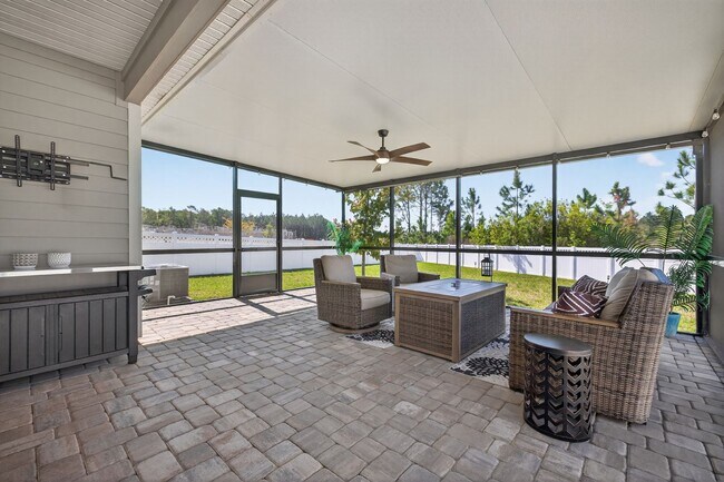 Building Photo - Resort-Style Living!