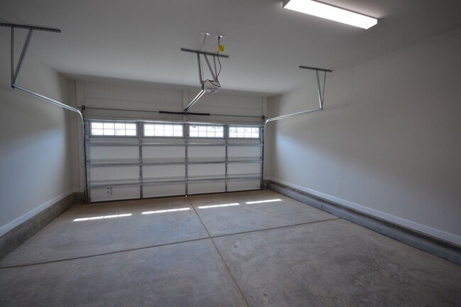 Building Photo - 7805 Sofiana Ave