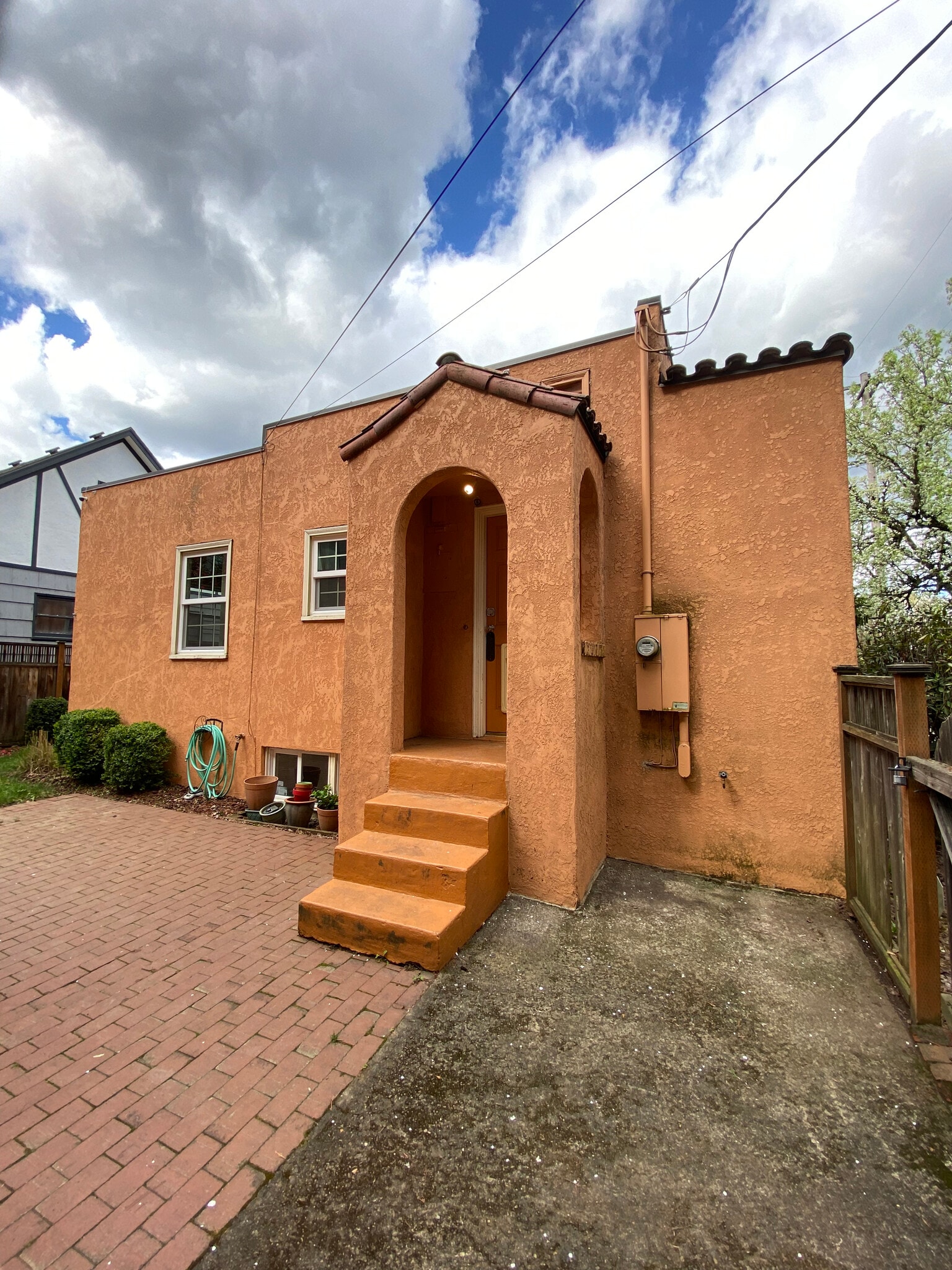 Building Photo - 7955 SE Milwaukie Ave