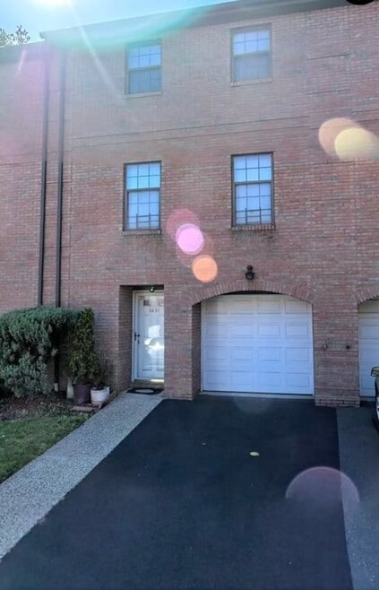 Building Photo - 3631 Bergen Ct