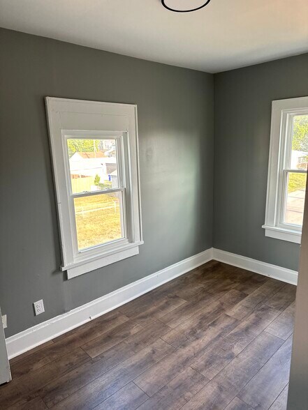 Building Photo - 629 Sheldon Ave