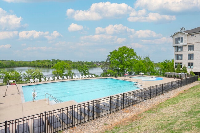 Building Photo - 2024 Albatross Way