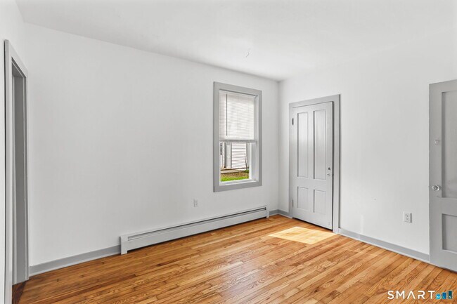 Building Photo - 63 Reynolds St