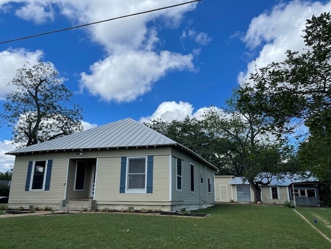 Building Photo - 422 S Orange St