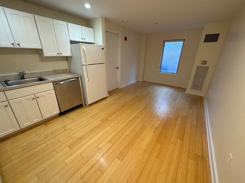 Building Photo - 5 Boylston Pl