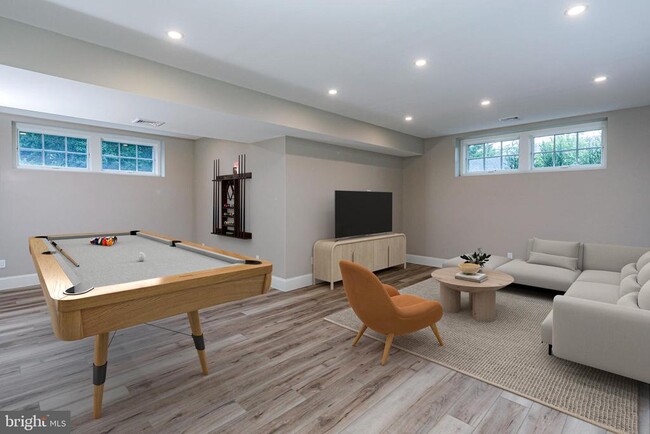 Building Photo - 22 Dickinson St