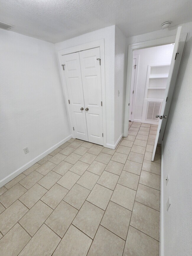 Building Photo - Frank Dr