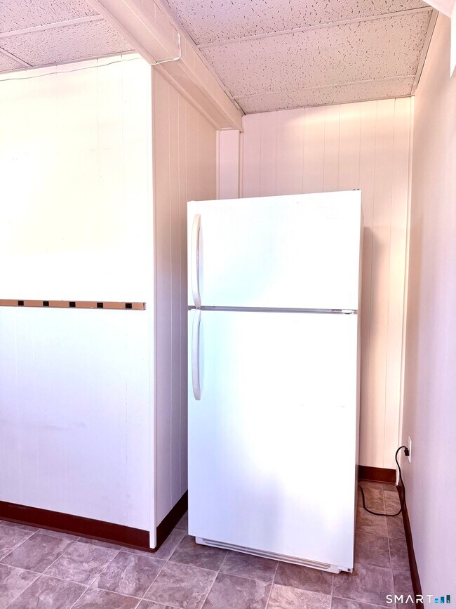 Building Photo - 425 Montauk Ave