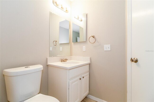 Building Photo - 2826 Delcrest Ct