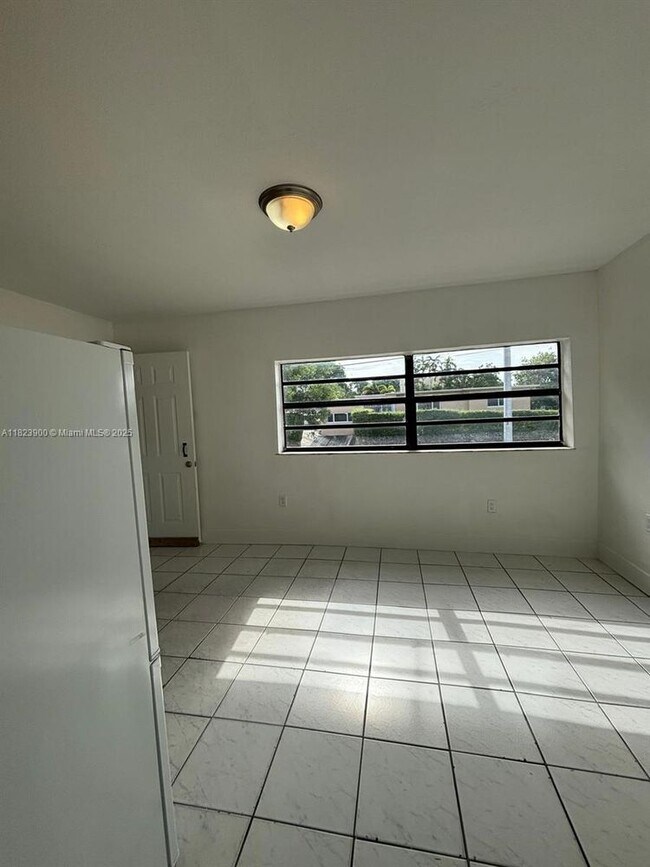 Building Photo - 1660 SW 24th Ave