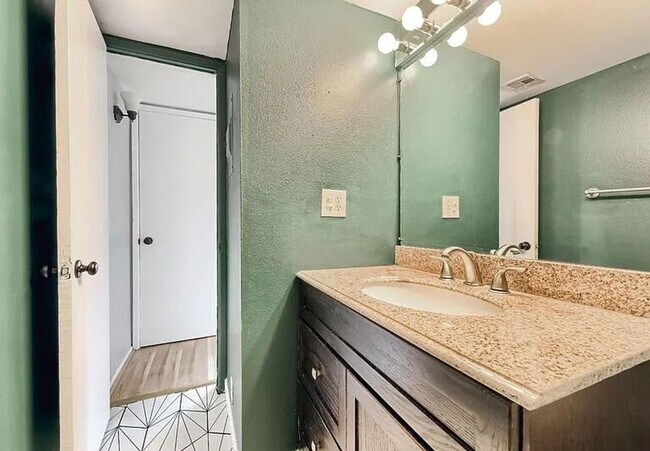 Building Photo - All Utilities Included! Charming 2-Bedroom...