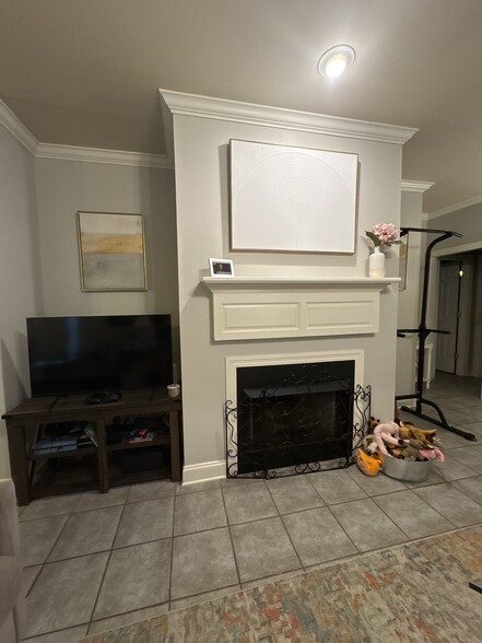 Building Photo - 5629 Arialo Dr