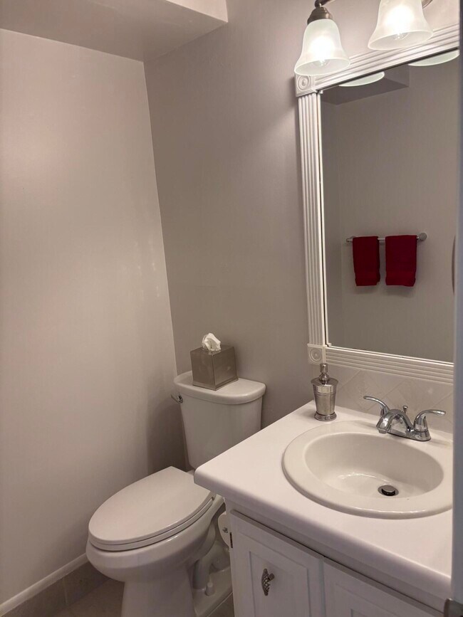 Building Photo - 489 Flanders Dr