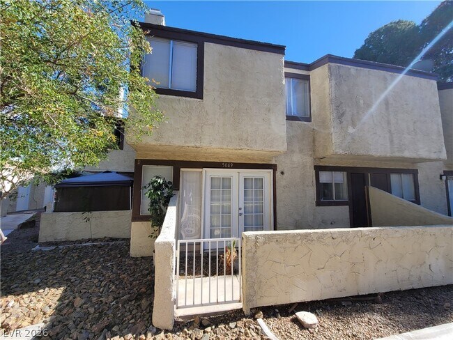 Building Photo - 5049 Spencer St