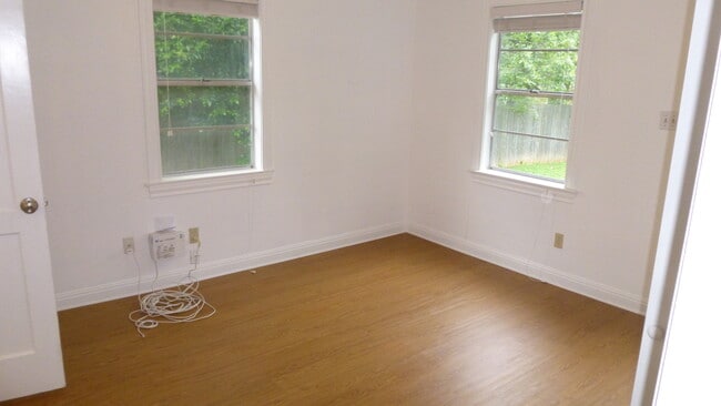 Building Photo - Fantastic cottage in SoCo