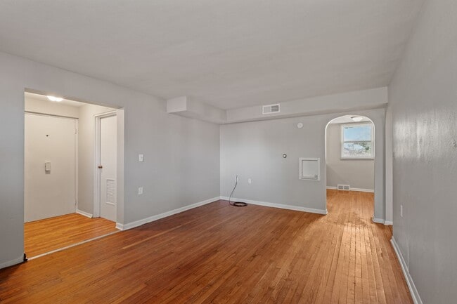 Building Photo - 609 Oak St