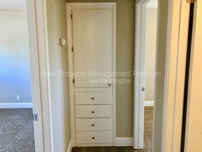 Building Photo - 3653 N Shirley Ave