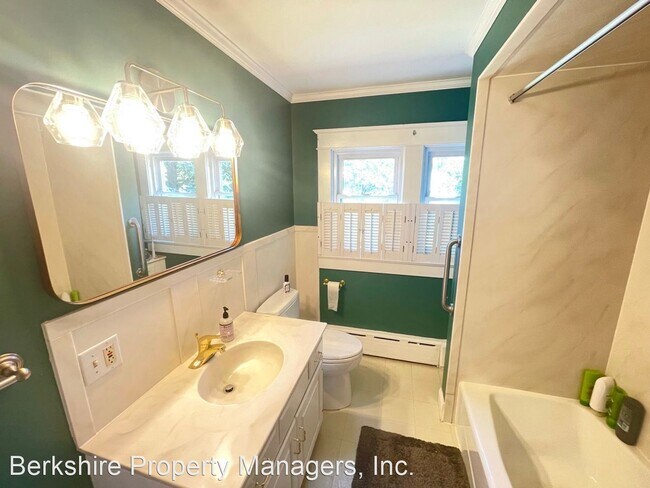 Building Photo - 3 br, 1.5 bath House - 65 Spadina