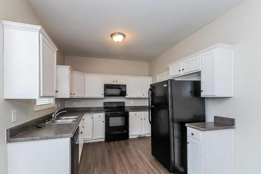 Building Photo - 36 Hickory Hollow SW