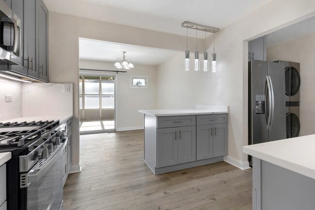 Building Photo - 601 Hillcrest Blvd