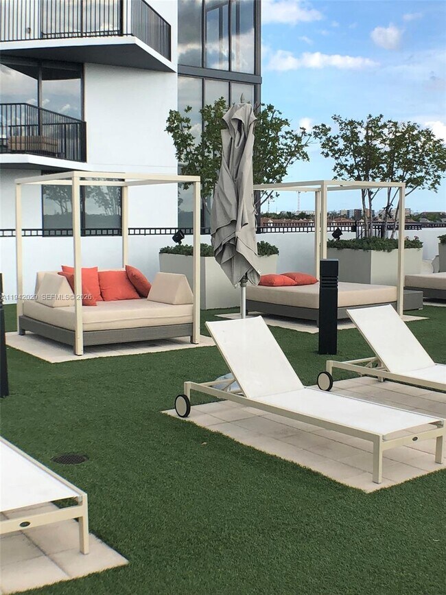 Building Photo - 5252 NW 85th Ave