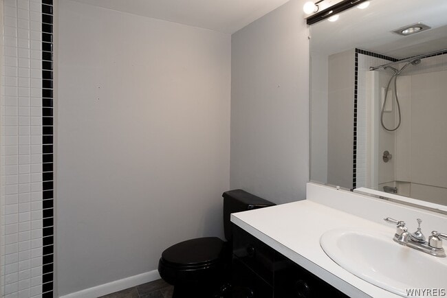 Building Photo - 45 Beehunter Ct