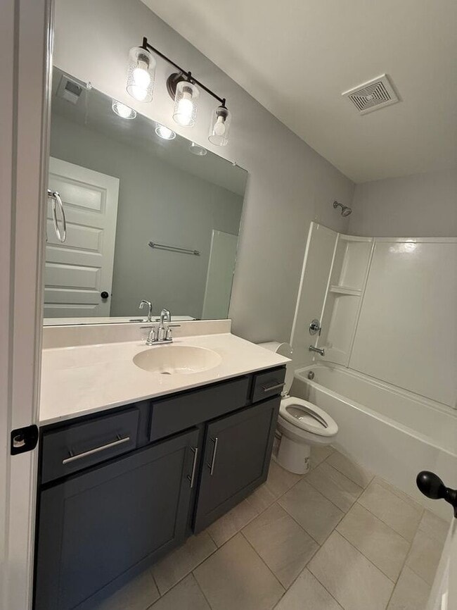 Building Photo - FOR RENT - Beautiful Townhome in Henderson...