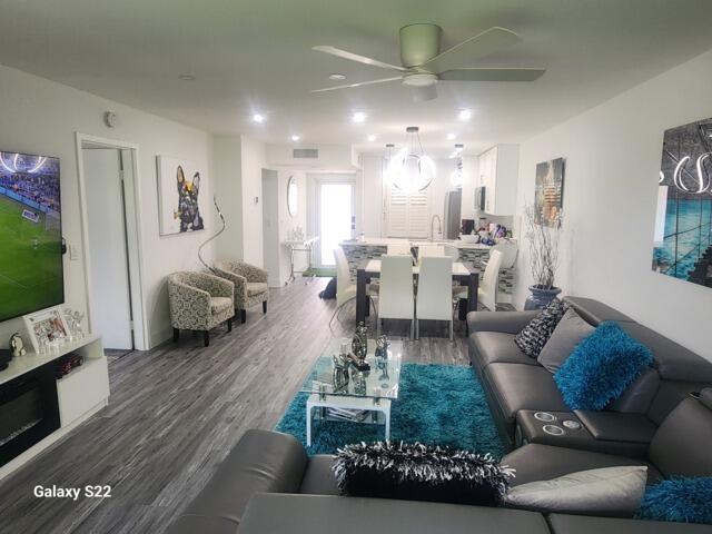 Building Photo - 14721 Bonaire Blvd