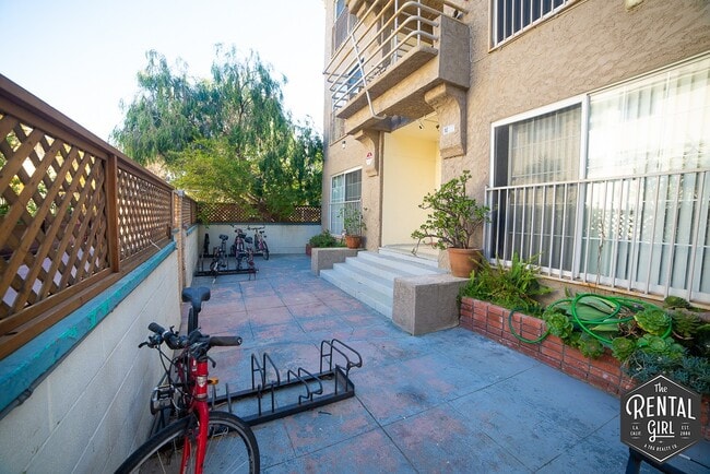 Building Photo - 26 Breeze Ave