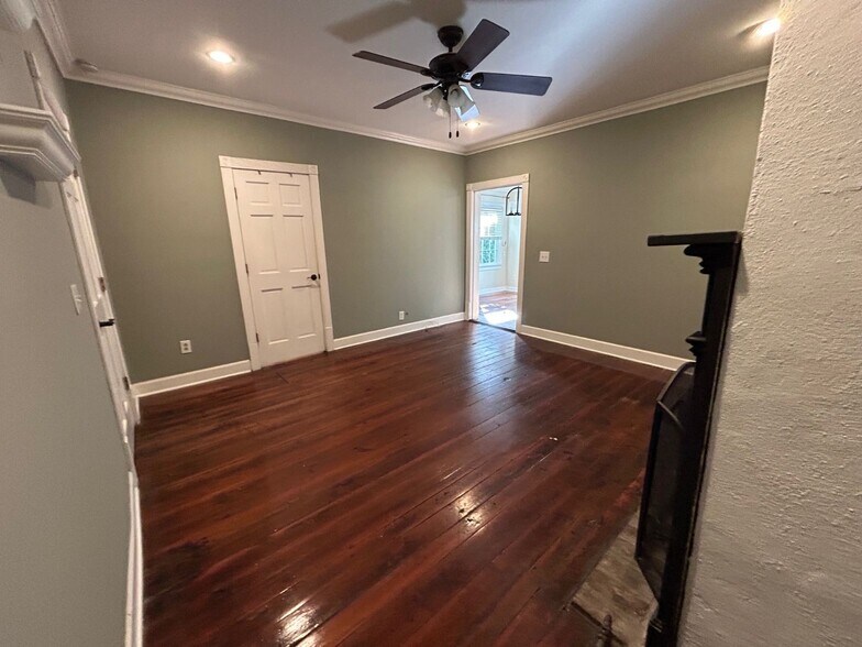 Building Photo - 13 Elizabeth St