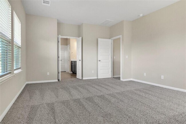 Building Photo - 704 Olive Creek Dr